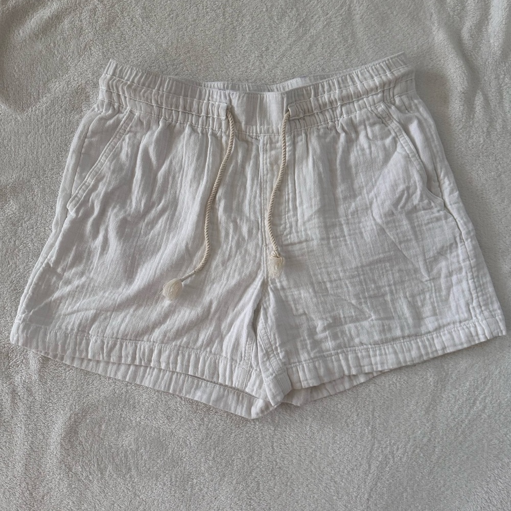 Women’s linen shorts, white